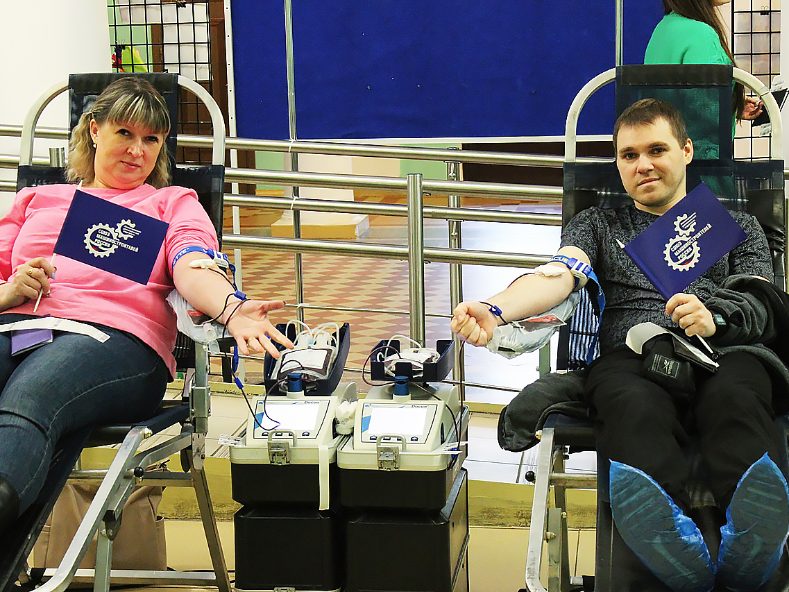 Во время акции "День донора" в Кировске собрали 30 литров крови 