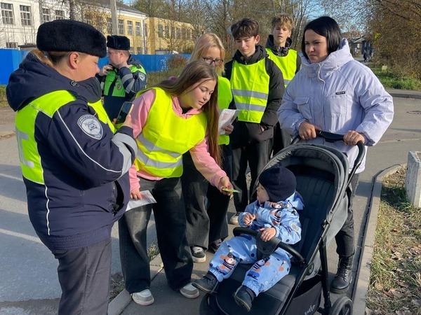 ЮИДовцы призвали пешеходов «засветиться»  ЮИДовцы призвали пешеходов «засветиться»