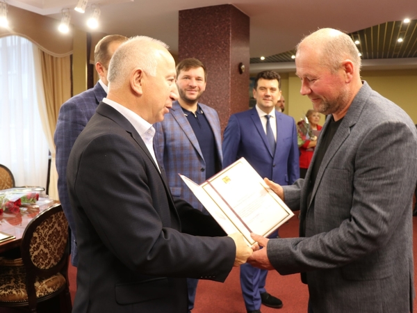 Спасибо за труд и преданность делу! Спасибо за труд и преданность делу!