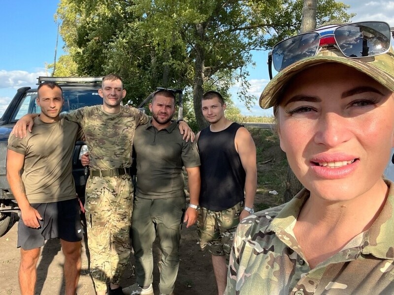 Ленинградских добровольцев прилёты не пугают, а только раззадоривают! Ленинградских добровольцев прилёты не пугают, а только раззадоривают!