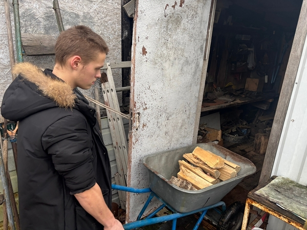 Волонтёры дарят заботу и добрые дела Волонтёры дарят заботу и добрые дела