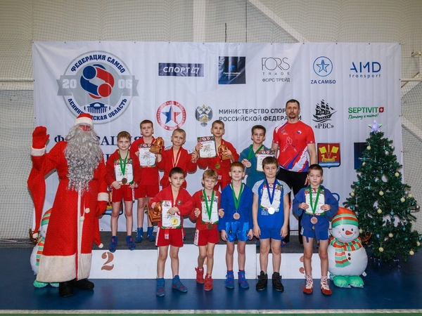 Юные самбисты Кировского района блестяще завершили год новогодним турниром Юные самбисты Кировского района блестяще завершили год новогодним турниром