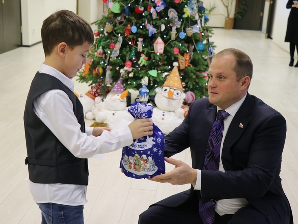 Парламентарии исполнили заветные детские желания! Парламентарии исполнили заветные детские желания!