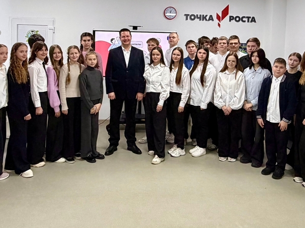 Писатель Евгений Игнатьев встретился с учениками Путиловской школы Писатель Евгений Игнатьев встретился с учениками Путиловской школы