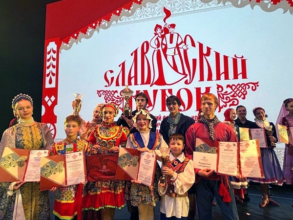 «Фейерверк» и «Изюминка» — победители Всероссийского фестиваля-конкурса «Славянский кубок» «Фейерверк» и «Изюминка» — победители Всероссийского фестиваля-конкурса «Славянский кубок»