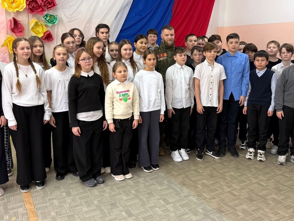 Участник СВО рассказал юным путиловцам о мужестве и долге Участник СВО рассказал юным путиловцам о мужестве и долге