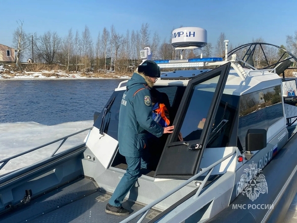 Службы МЧС отработали сценарии паводка и крупного пожара Службы МЧС отработали сценарии паводка и крупного пожара