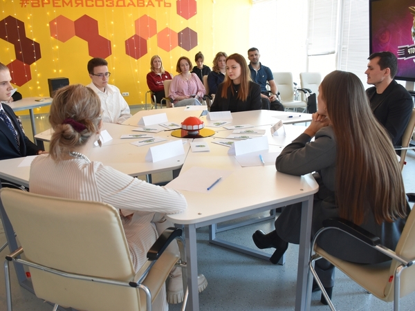 Весенняя игра «Что? Где? Когда?»: наставники против кванторианцев Весенняя игра «Что? Где? Когда?»: наставники против кванторианцев