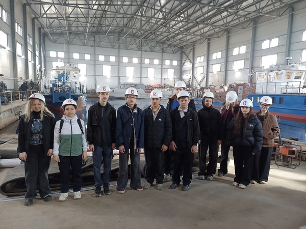 Школьники из Назии заглянули в заводские цеха Школьники из Назии заглянули в заводские цеха