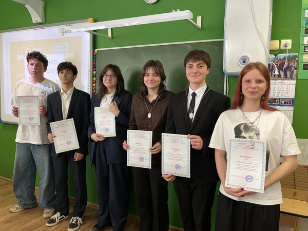 Школьники Кировского района зарядились английским Школьники Кировского района зарядились английским