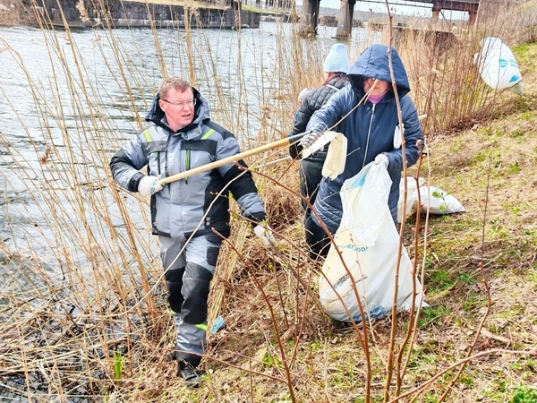 В Шлиссельбурге очистили от мусора часть береговой территории исторического канала В Шлиссельбурге очистили от мусора часть береговой территории исторического канала