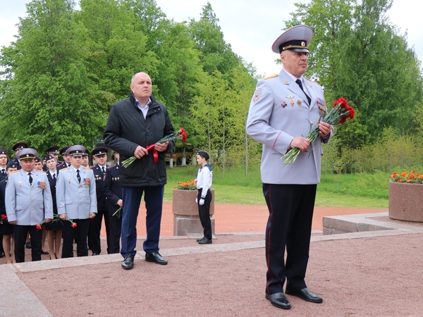 На Невском пятачке почтили память павших героев полиции На Невском пятачке почтили память павших героев полиции