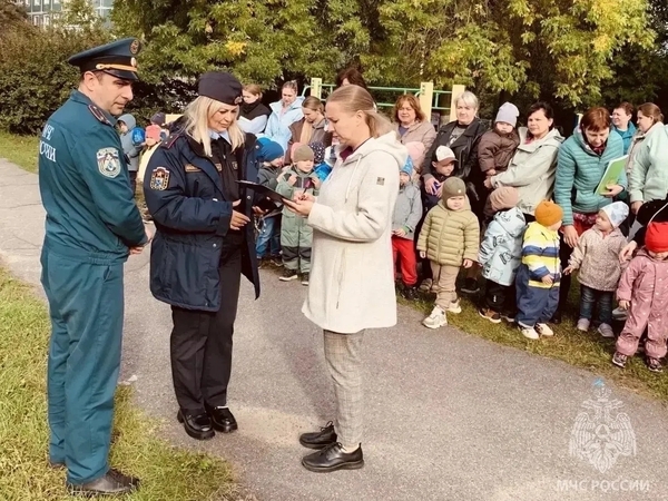 Тренировка по эвакуации в Синявино: безопасность с малых лет Тренировка по эвакуации в Синявино: безопасность с малых лет